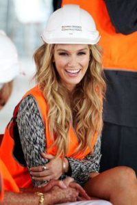 Though admittedly gorgeous, wearing a hard hat for any length of time over long hair gets itchy. Not to mention pretty sweaty. Where's THAT picture?